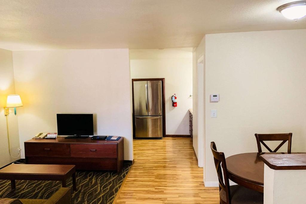 Rodeway Inn & Suites Sheridan - image 5