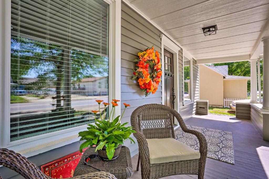 Contemporary Sheridan Home with Porch - Walk Downtown - image 4