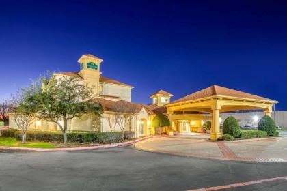 La Quinta by Wyndham Sherman - image 3