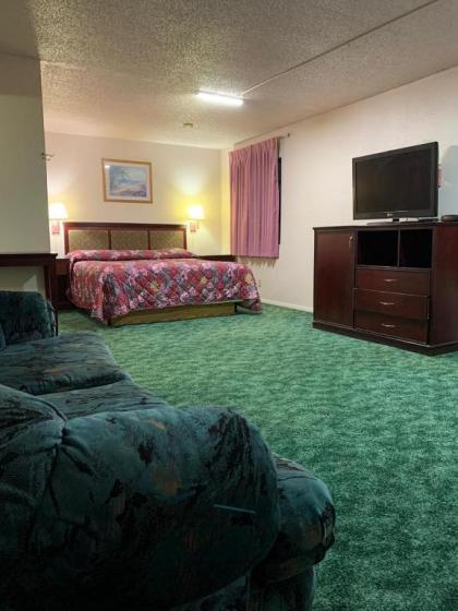 Travelers Inn - image 11