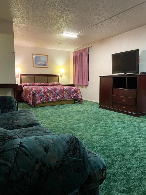 Travelers Inn - image 7