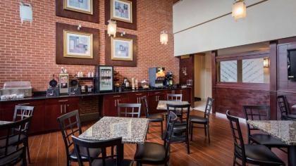 Best Western Plus Reading Inn & Suites - image 9