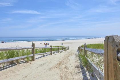 Drifting Sands Oceanfront Hotel - image 15