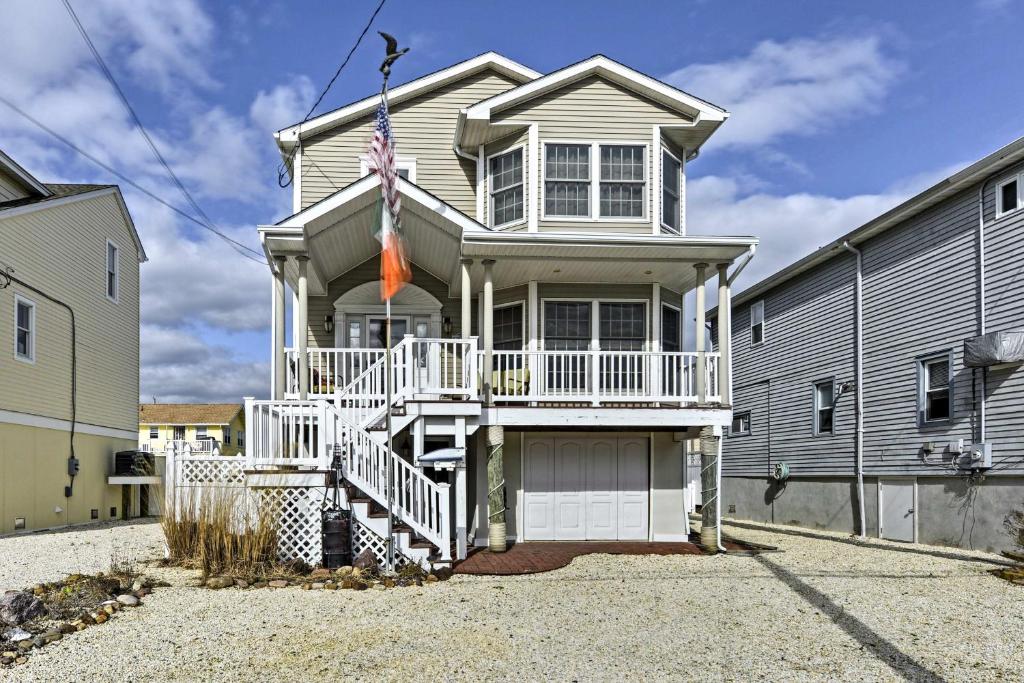 Charming Ship Bottom Home - Walk to the Beach! - main image