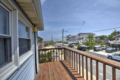 Breezy Ship Bottom House with Yard and Beach Access! - image 15