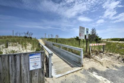 Breezy Ship Bottom House with Yard and Beach Access! - image 2