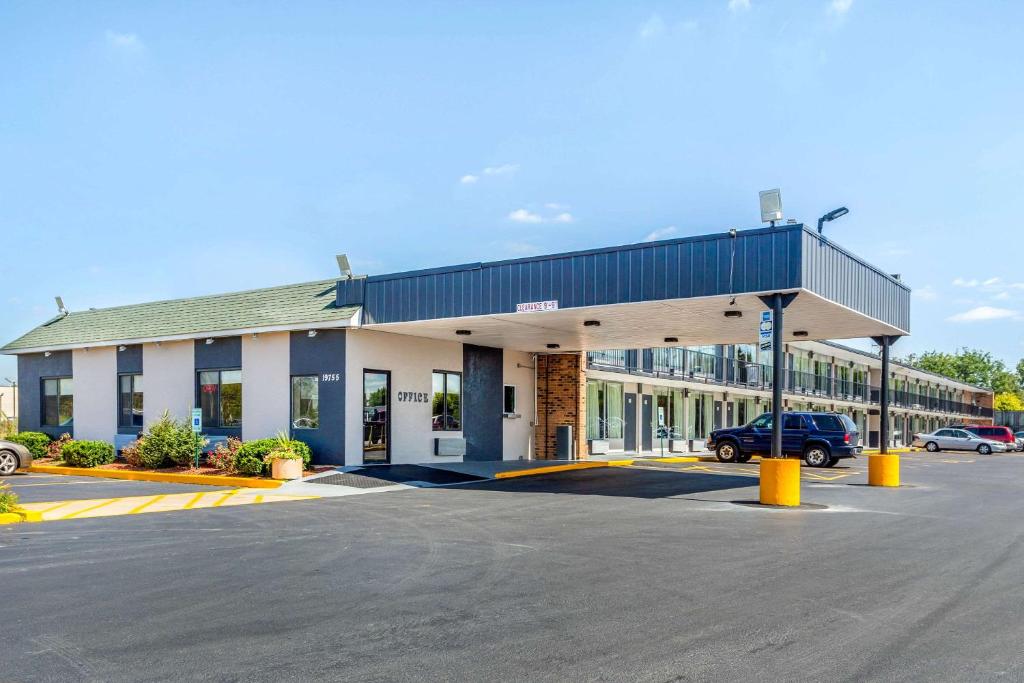 Econo Lodge Shorewood/Joliet - main image