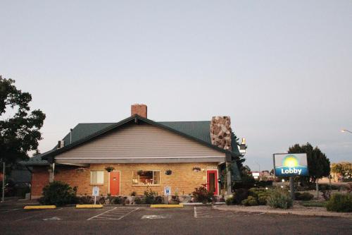 Days Inn by Wyndham Show Low - image 3