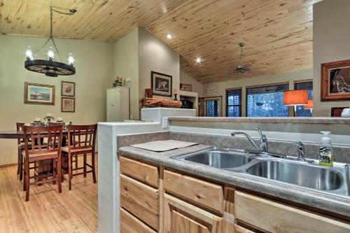 Custom Show Low Cabin with Deck at Torreon Golf Club! - image 2