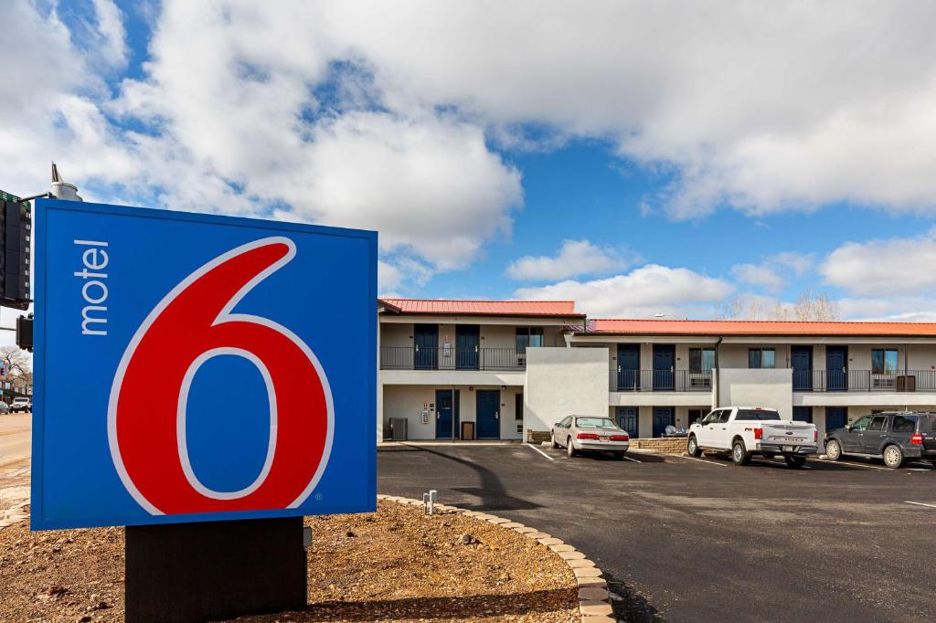 Motel 6-Show Low AZ - main image