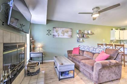 Quaint Condo with Porch by Hiking trails and Dtwn Show Low