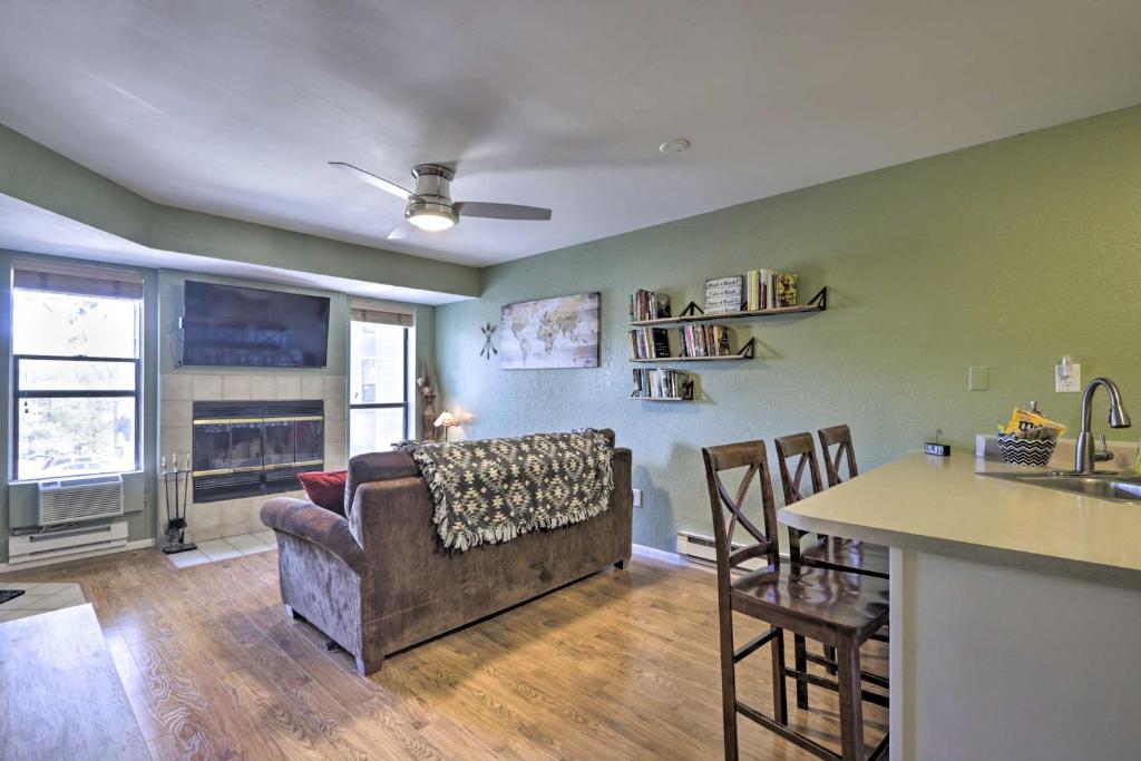 Quaint Condo with Porch by Hiking Trails and Dtwn - image 5