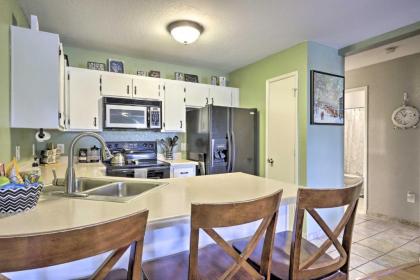 Quaint Condo with Porch by Hiking Trails and Dtwn - image 9