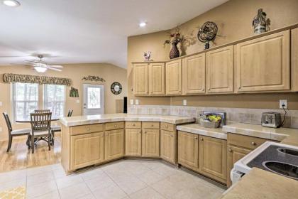 Restful Show Low Abode Near Parks and Trails! - image 10