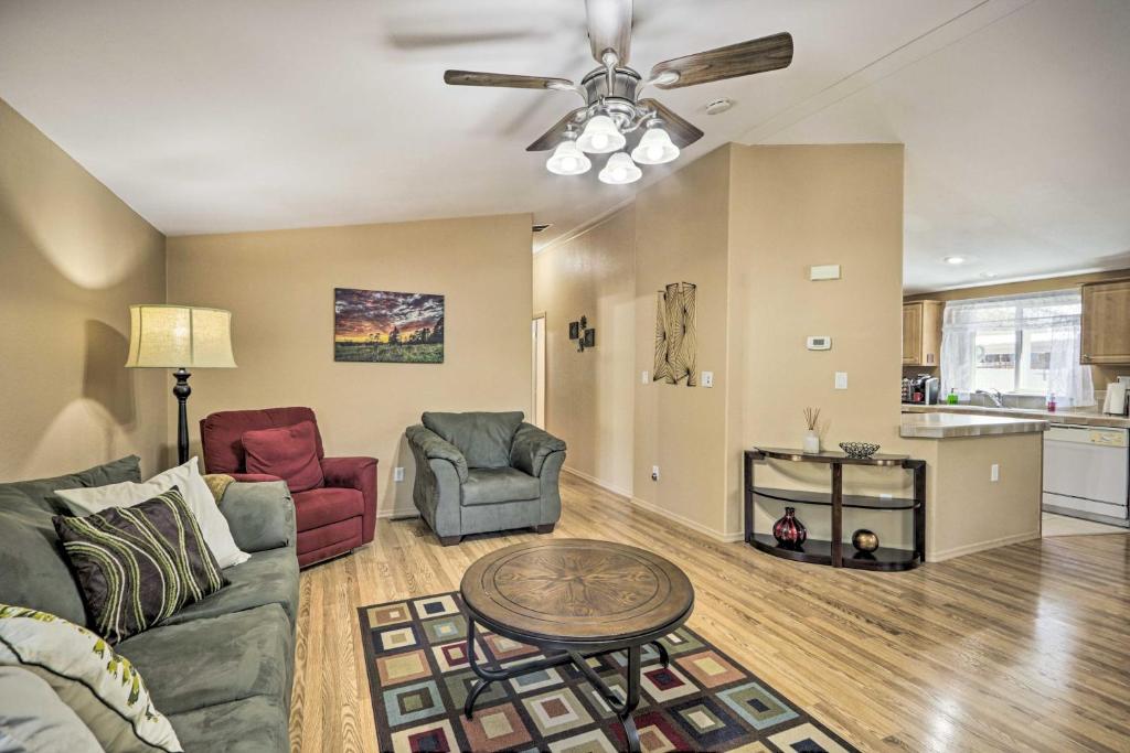 Restful Show Low Abode Near Parks and Trails! - image 4