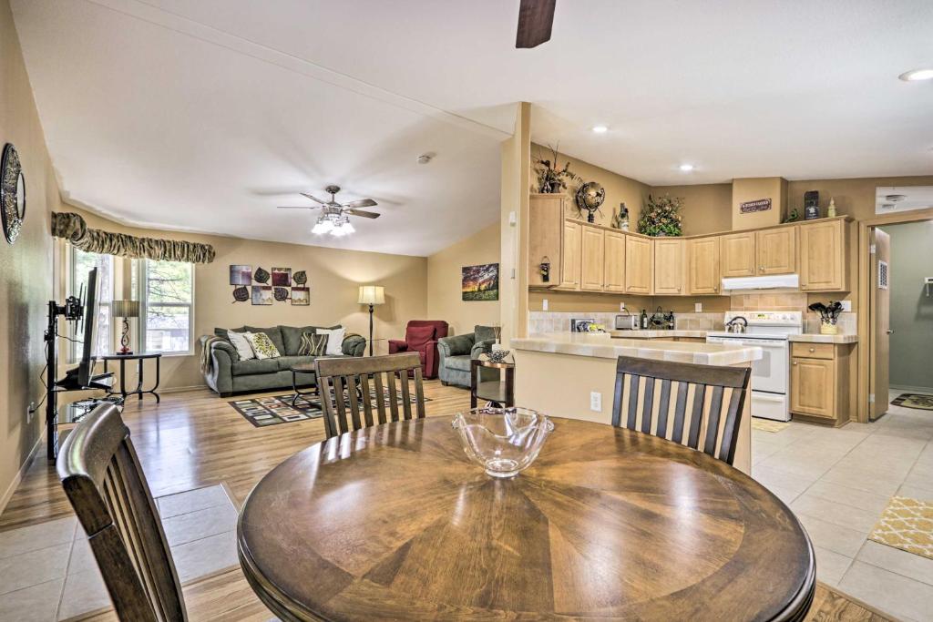 Restful Show Low Abode Near Parks and Trails! - image 6