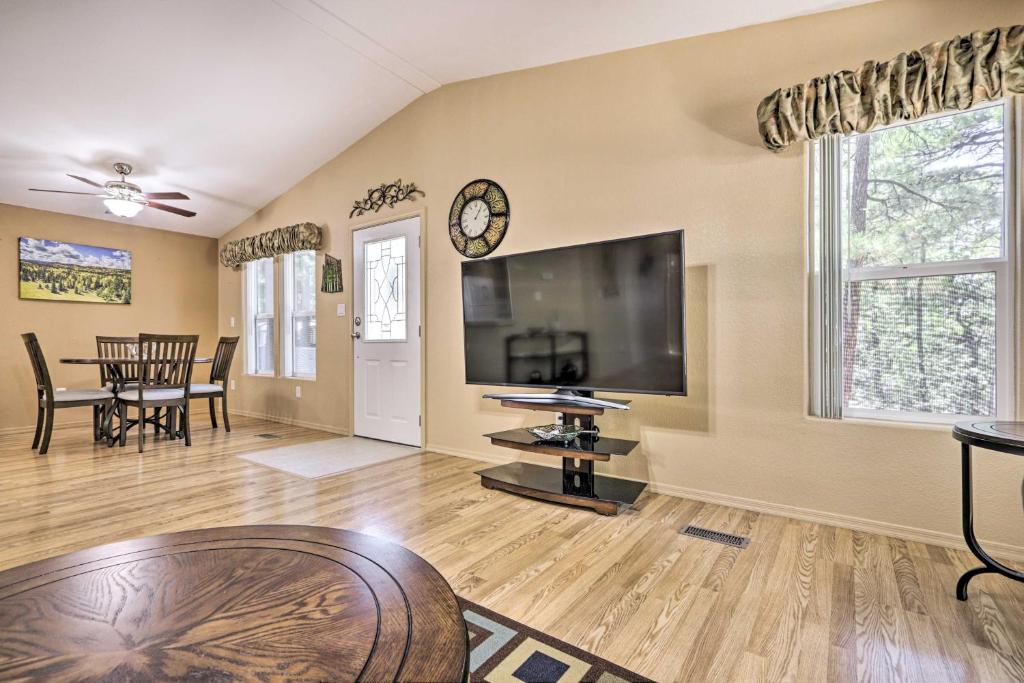 Restful Show Low Abode Near Parks and Trails! - image 7