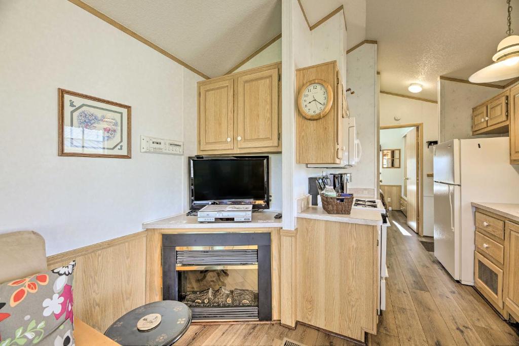 Relaxing Abode in Show Low 55 and Community! - image 7