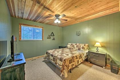 Show Low Cabin with Deck Near Lake and Trailheads - image 11