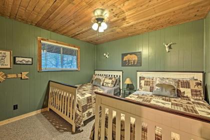 Show Low Cabin with Deck Near Lake and Trailheads - image 13