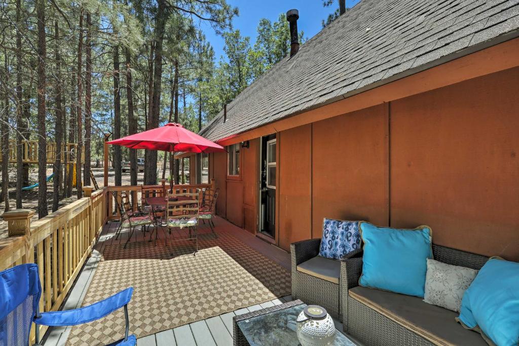 Show Low Cabin with Deck Near Lake and Trailheads - image 5