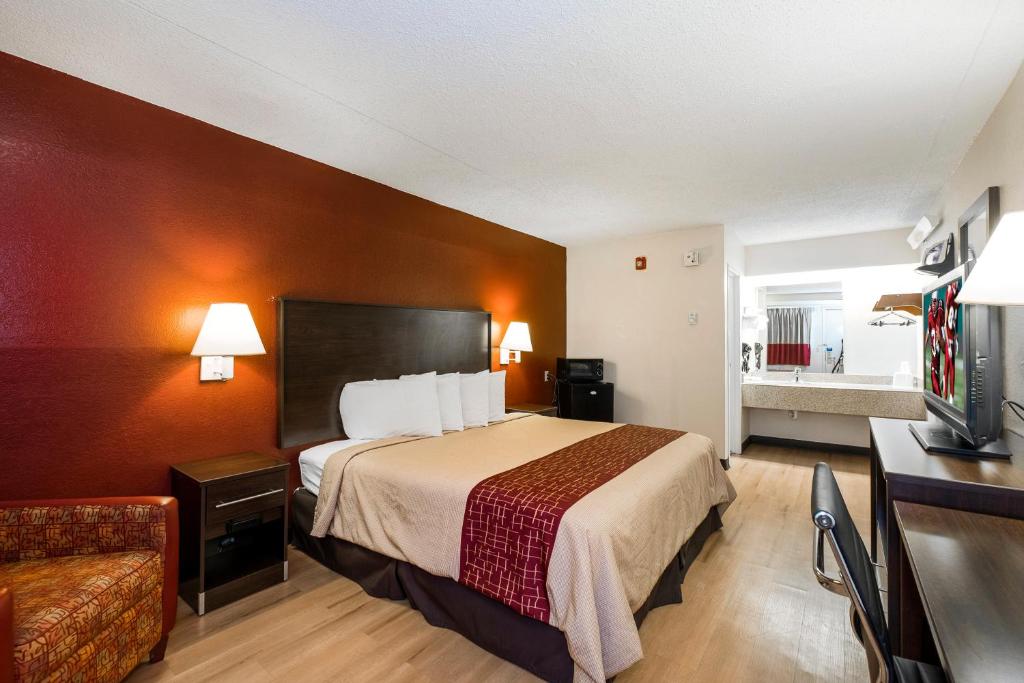 Red Roof Inn Shreveport - image 4