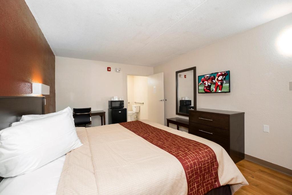 Red Roof Inn Shreveport - image 5