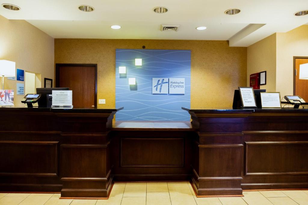 Holiday Inn Express & Suites Sidney an IHG Hotel - image 2