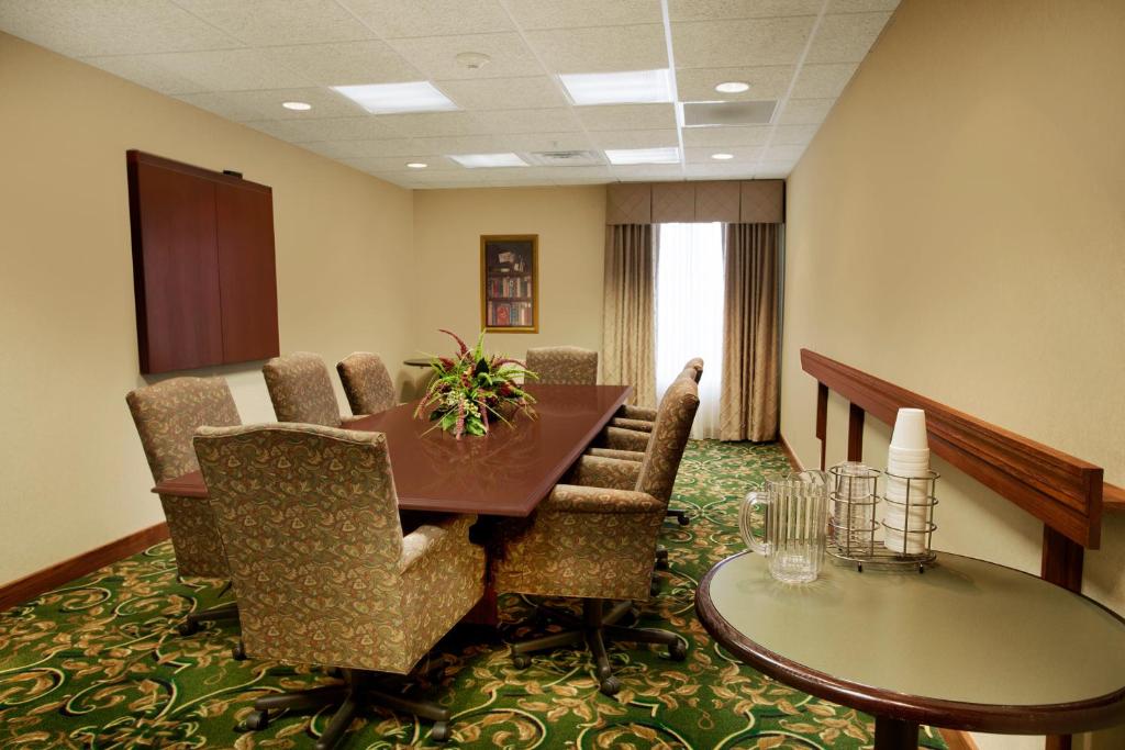 Hampton Inn Sidney - image 5