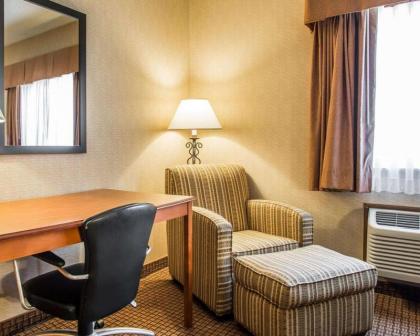 Quality Inn - image 15