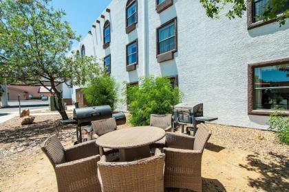 The Vistas Modern Sierra Vista 1bd QN bed & pull out couch sleeps 4 - image 13