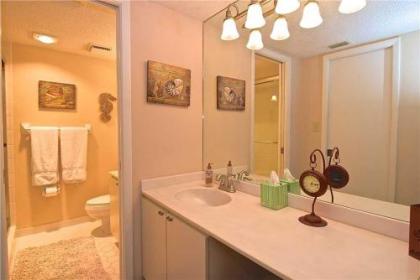 Gulf and Bay Club 102B Sleeps 4 Beach Front Ground Floor 2 Bedrooms - image 3