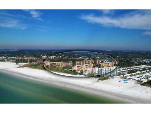 Gulf and Bay Club 102B Sleeps 4 Beach Front Ground Floor 2 Bedrooms - image 5