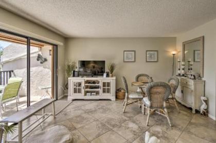 Siesta Key Condo with Balcony - Walk to Beach and Bay - image 4