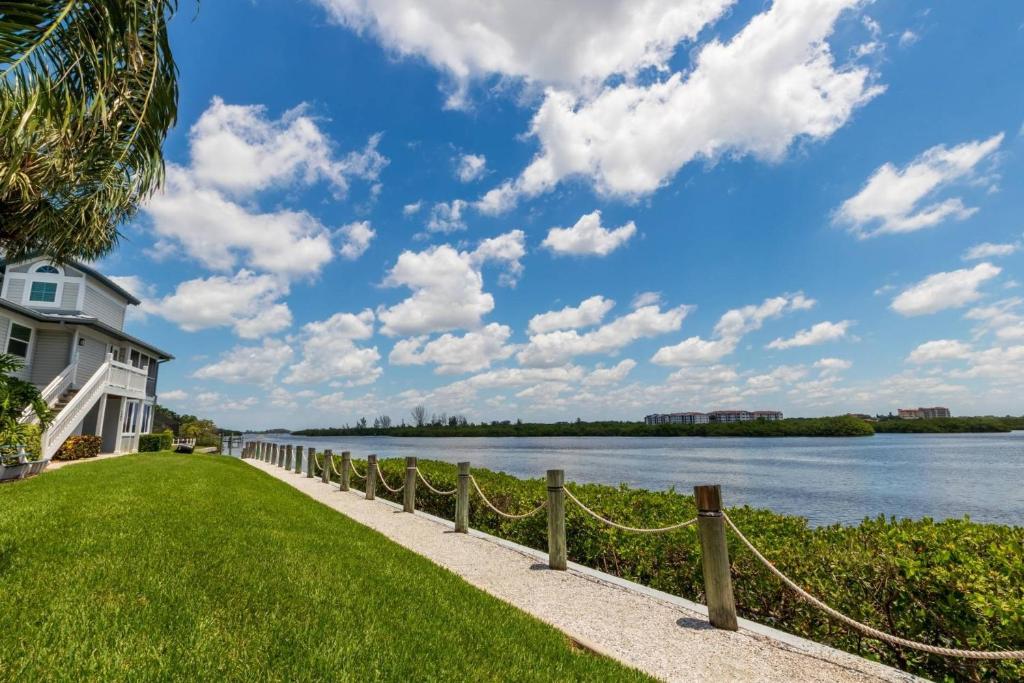 Siesta Bayside 2nd Floor Townhome - image 4