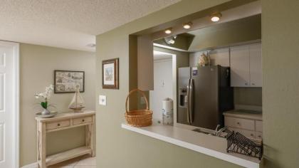 Luxury Contemporary Style Apartment on The Anchorage Siesta Key Apartment 1001 - image 10