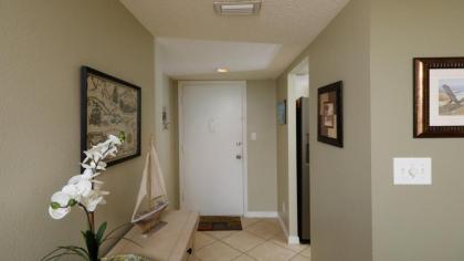 Luxury Contemporary Style Apartment on The Anchorage Siesta Key Apartment 1001 - image 6