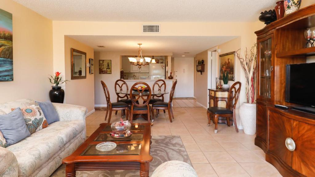 Perfect 2 Bedroom Apartment on The Anchorage Siesta Key Apartment 1004 - image 5