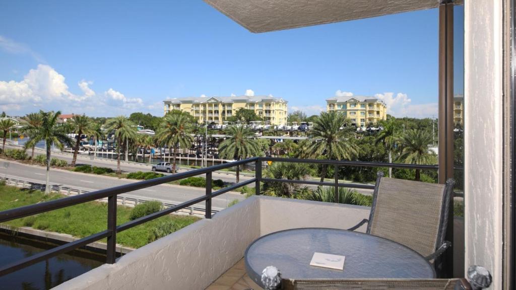 Perfect 2 Bedroom Apartment on The Anchorage Siesta Key Apartment 1014 - main image