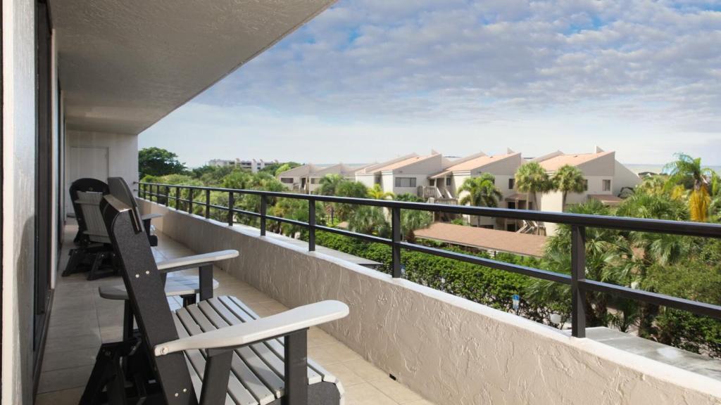 Perfect 3 Bedroom Apartment on The Anchorage Siesta Key Apartment 1010 - main image