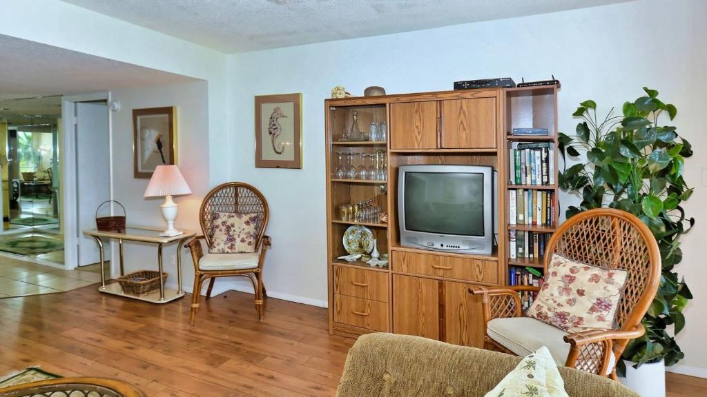 Rent the Perfect 2 Bedroom Apartment on The Anchorage Siesta Key Apartment 1009 - image 6