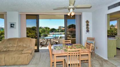 Rent this Luxury 5 Star Apartment on The Anchorage Siesta Key Apartment 1008 - image 12