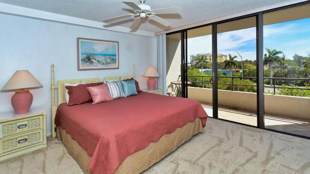 Rent this Luxury 5 Star Apartment on The Anchorage Siesta Key Apartment 1008 - image 2