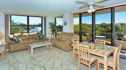 Rent this Luxury 5 Star Apartment on The Anchorage Siesta Key Apartment 1008 - image 3