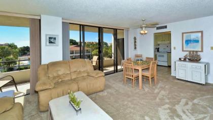 Rent this Luxury 5 Star Apartment on The Anchorage Siesta Key Apartment 1008 - image 9