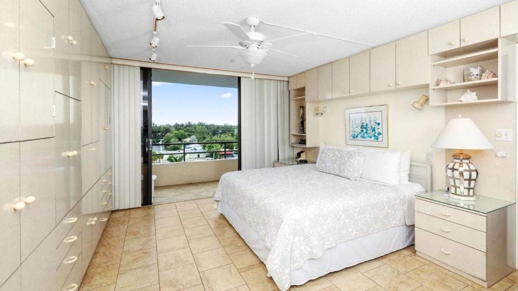 Luxury Private Apartment on The Anchorage Siesta Key Apartment 1028 - image 2