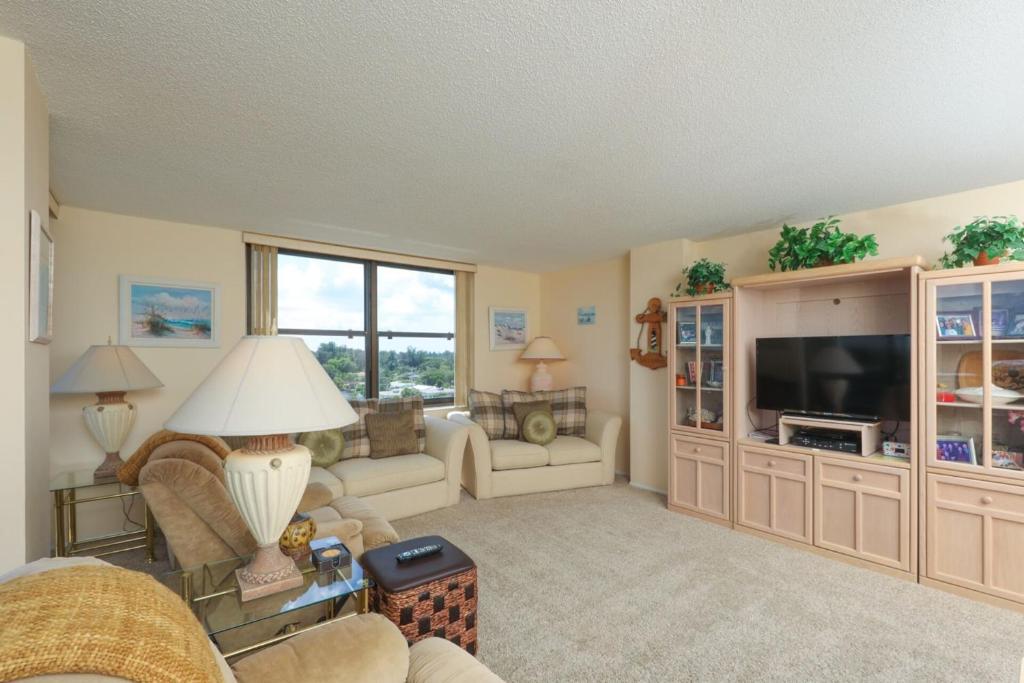 Perfect 2 Bedroom Apartment on The Anchorage Siesta Key Apartment 1025 - image 2