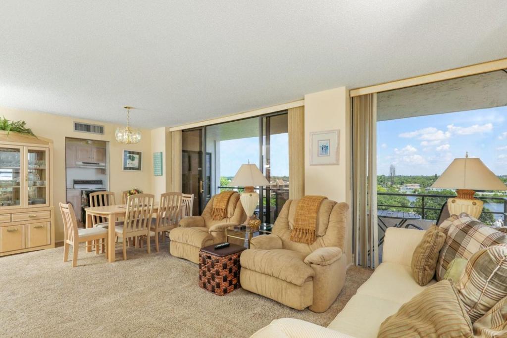 Perfect 2 Bedroom Apartment on The Anchorage Siesta Key Apartment 1025 - image 5