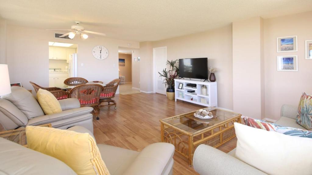 Rent the Perfect 2 Bedroom Apartment on The Anchorage Siesta Key Apartment 1021 - image 6