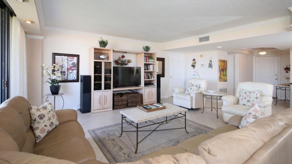 Rent the Perfect 3 Bedroom Apartment on The Anchorage Siesta Key Apartment 1022 - image 2